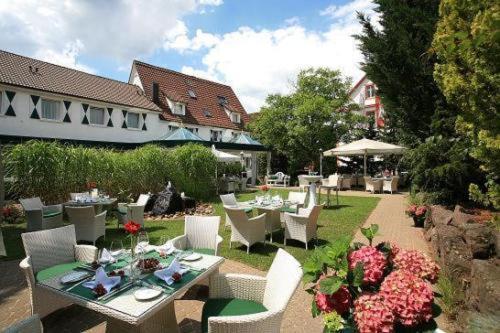Hotel-Restaurant Arneggers Adler Tiefenbronn Exterior photo