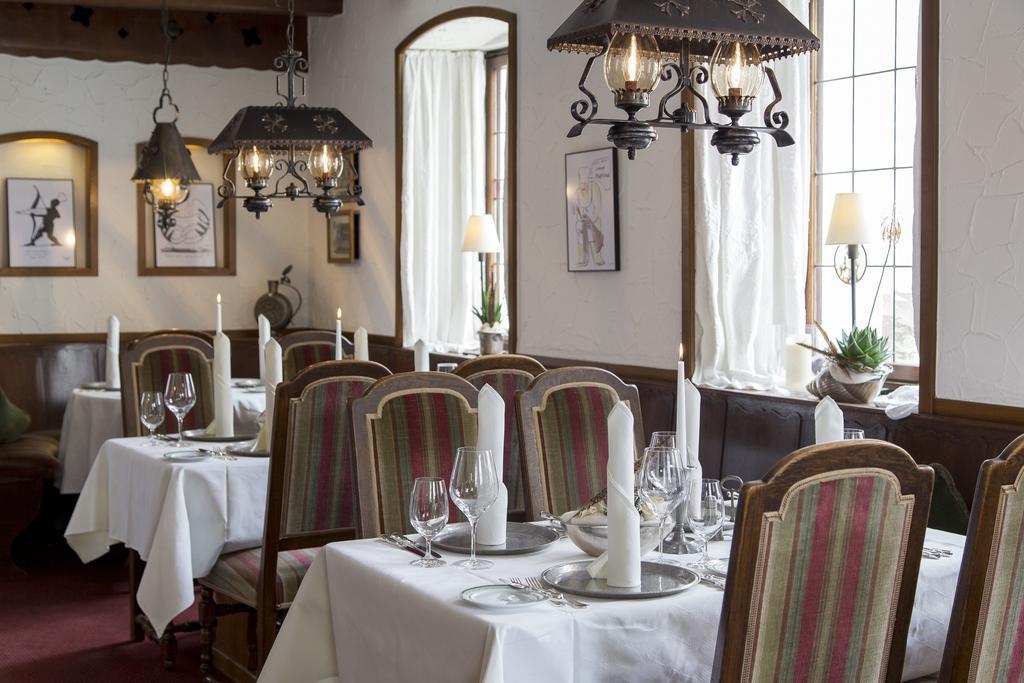 Hotel-Restaurant Arneggers Adler Tiefenbronn Exterior photo